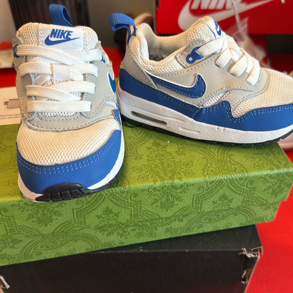 Toddler. Nike 5 c  air max with strap worn 1 time
